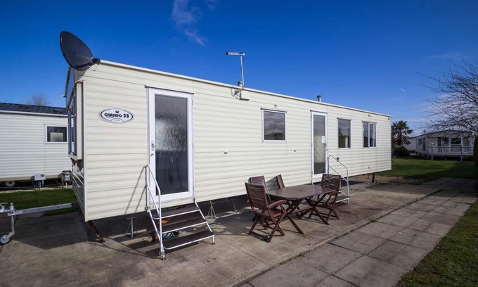 Skegness House | Brilliant 8 berth caravan at Southview Holiday Park in Skegness ref 33015W