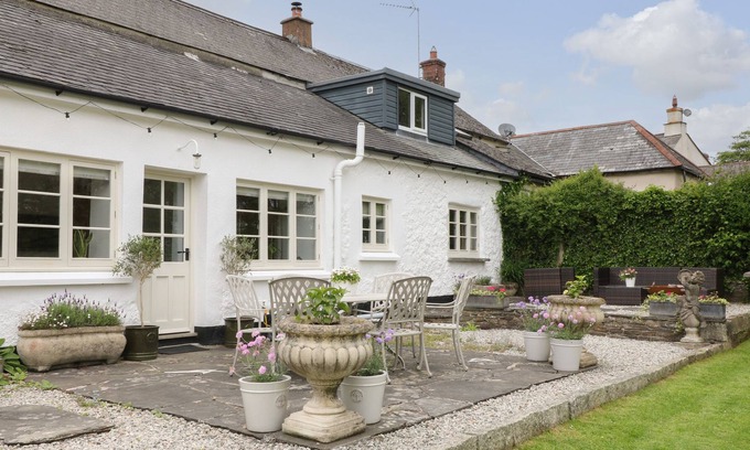 Bratton Clovelly Cabin | BRIONY, romantic, character holiday cottage in Okehampton