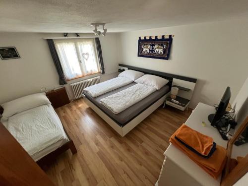 Flueelen House | Bristenblick