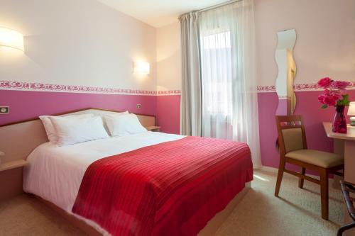 Chinon Hotel | BRIT HOTEL Le Lion d'Or CHINON