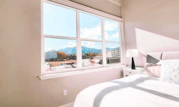 Skyway House | Broadmoor Mtn Retreat Pet Friendly Townhousenn