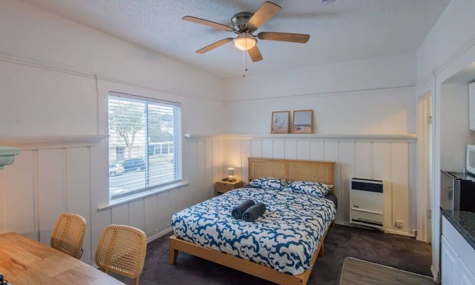 South Redondo House | Broadway 1 - Clean Private Studio