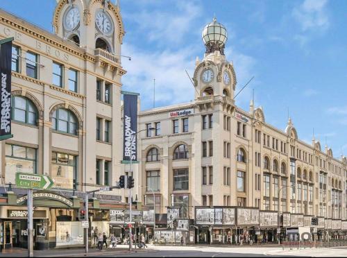 Ultimo Apartment | Broadway I Central, Spacious White Apartment Hotel 56m2
