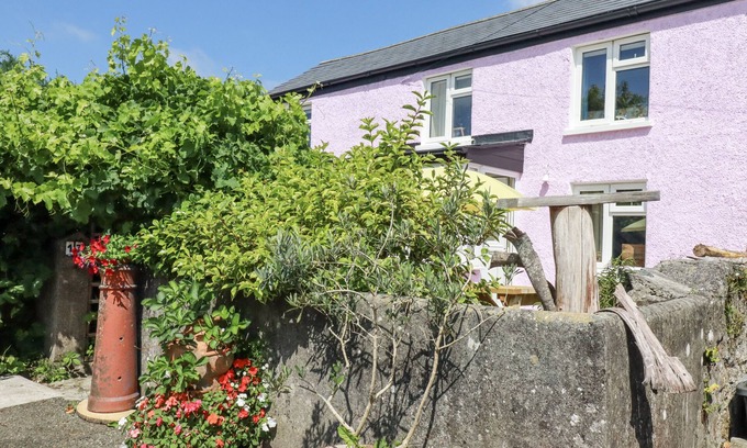 Boscundle Cottage | BROCKSTONE COTTAGE, pet friendly, with a garden in St Austell