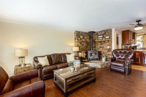 Orchard District House | Broken Bow Getaway Pet Friendly Midtown