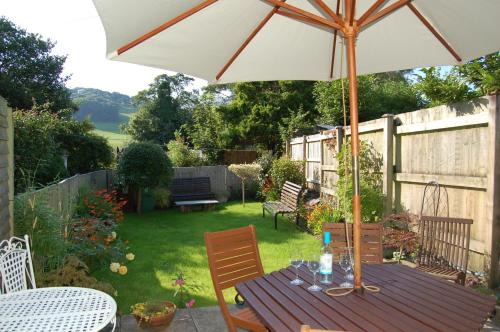Cwrt House | Bronhaul Cottage in Pennal