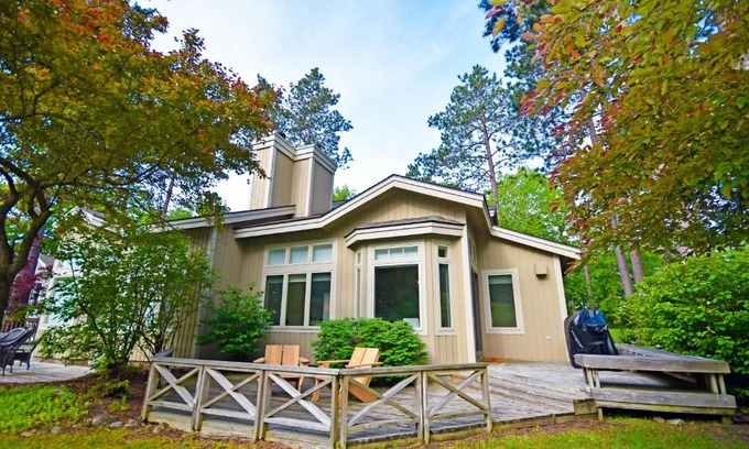 Glen Arbor House | Brook Hill Cottages 42