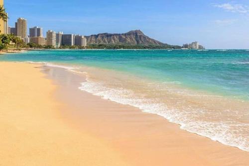 Waikiki Apartment | Brooks Beach Vacations Wyndham 4 Star Resort 1805 Waikiki