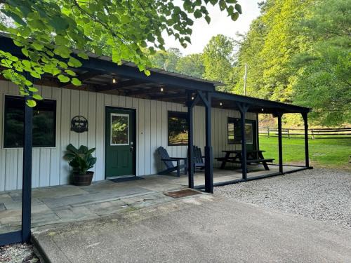 South Bloomingville House | Brookside Cabin