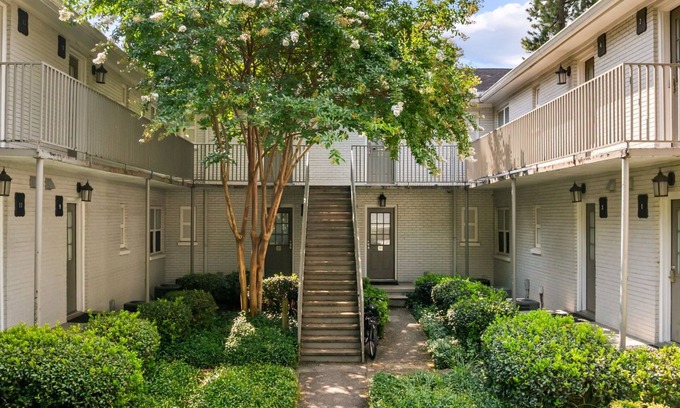 Brookwood Apartment | Brookwood Courtyard by BCA Furnished Apt