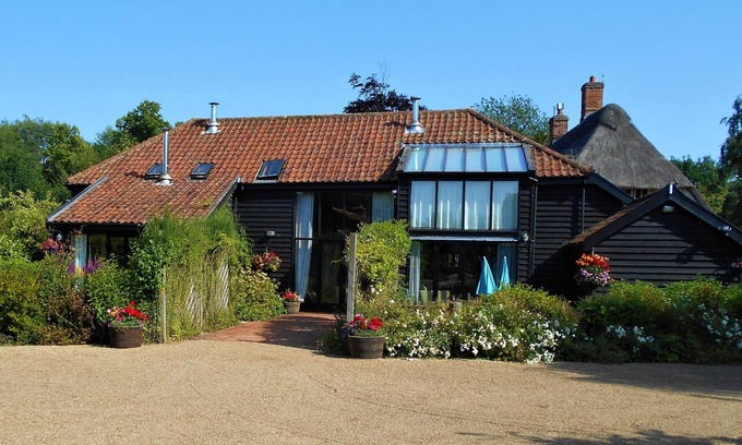 Woodbridge House | Brundish, Suffolk Large 4-Bed Barn Stunning!