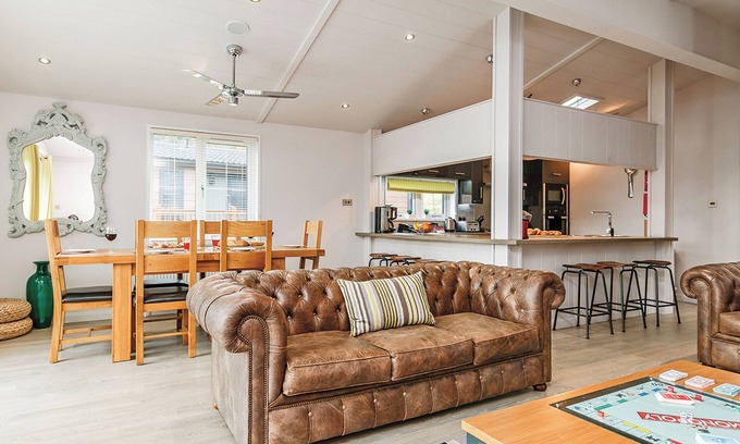 Cheddar Ski Chalet | Brunel Premier Elegance Lodge 3