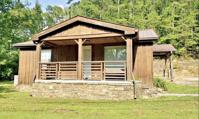 Ashley Oaks Cabin | Brushy Mtn Bungalow-Near Windrock Park Trail G23