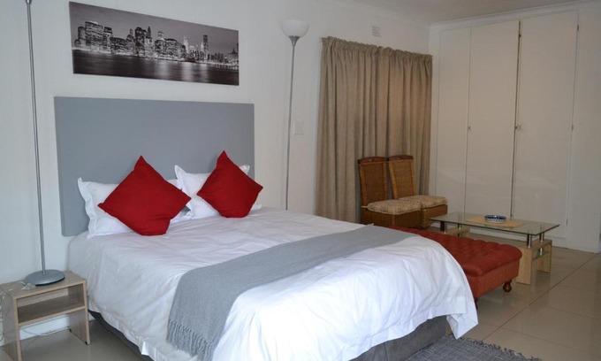 Greater Johannesburg Metropolitan Area Apartment | Bryanston Elgin - Cottage 3
