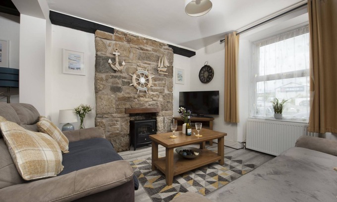 Longrock Cottage | Bryher Cottage, Longrock - a cottage that sleeps 6 guests in 3 bedrooms