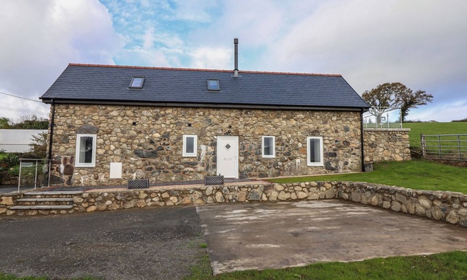 Llanegryn Cottage | BRYN EGLWYS COTTAGE, pet friendly, character holiday cottage in Tywyn