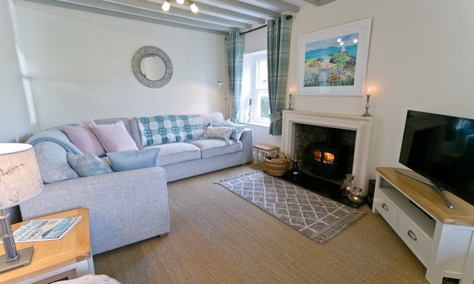 Beaumaris Apartment | Bryn Mel (Honey Hill Cottage) - a dog friendly house that sleeps 6 guests in 4 bedrooms