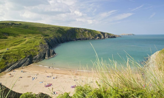 Felinwynt Cottage | Bryn-y-Mor Apartment, Mwnt