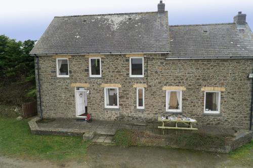 New Quay House | Brynonnen Llangrannog