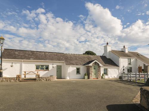 Llanrug House | Buarthau Cottage