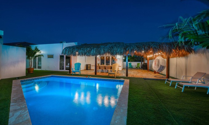 Bubali Villa | Buba Villa 2, modern Caribbean villa within walking distance of Eagle Beach!