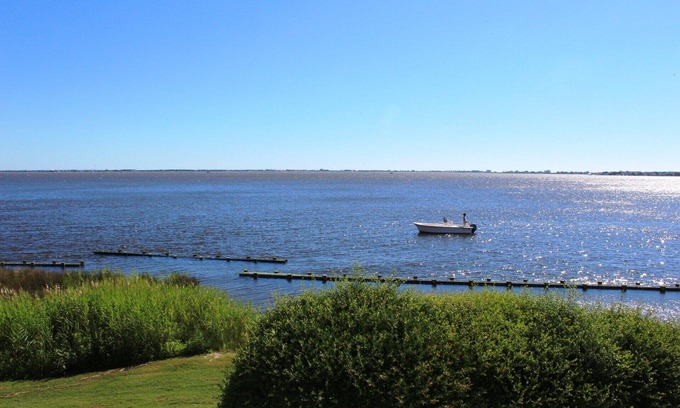 Manteo Condo | Buccaneer Village 1014 - Sound Front Escape