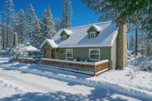 West Village House | Buckeye Bear's Den-ac-walking Distance To Town