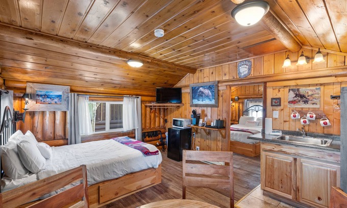 West Yellowstone Cabin | Bucking Moose Bison Cabin (#11)