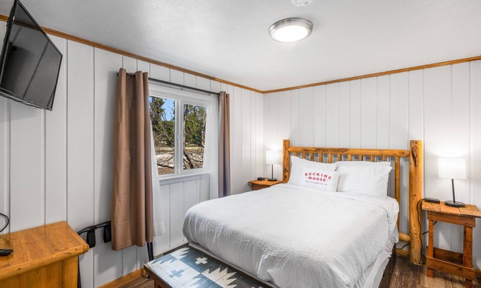 West Yellowstone Hotel | Bucking Moose Squirrel Suite (#9)