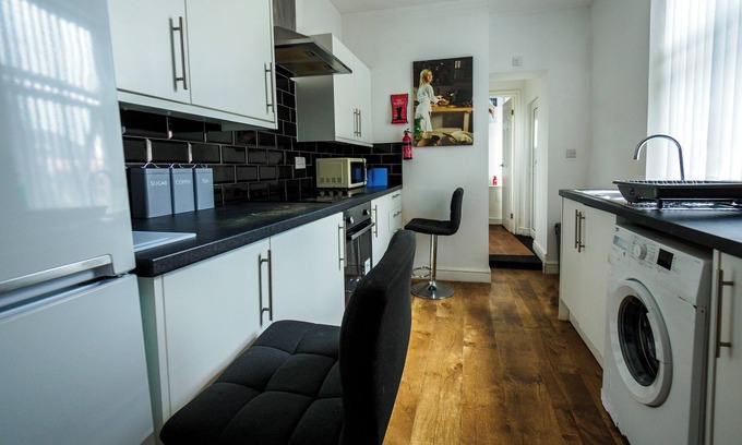 Stoke-on-Trent Apartment | Bucknall Lodge Room 2 Hanley