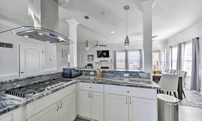 Buckroe Beach Cottage | Buckroe Family Home: Walk to the Beach!
