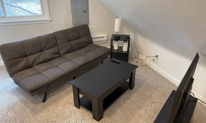 Ohio City Apartment | BUDGET COZY STUDIO