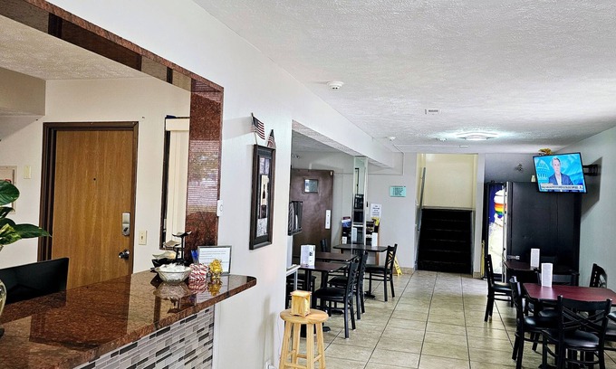 Fort Scott Hotel | Budgetel Inn and Suites