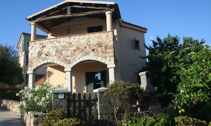 Limpiddu Apartment | Budoni VILLETTA GINEVRA, PRIVATE GARDEN, BARBECUE,AIR CONDITIONING.