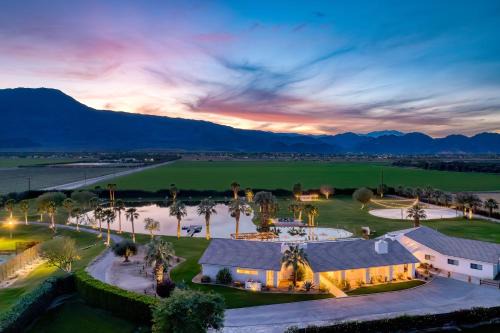 Palm Springs Villa | Buena Vista by AvantStay Massive Outdoor Oasis w Pool Spa Firepit