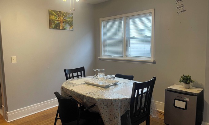 Buffalo House | Buffalo 4BR Home 5 Beds, Near Airport & Downtown