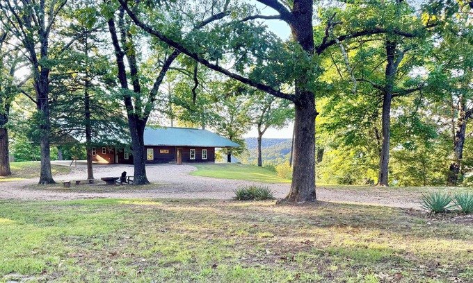 Tahlequah Cabin | Buffalo Cabin Gorgeous Illinois River view