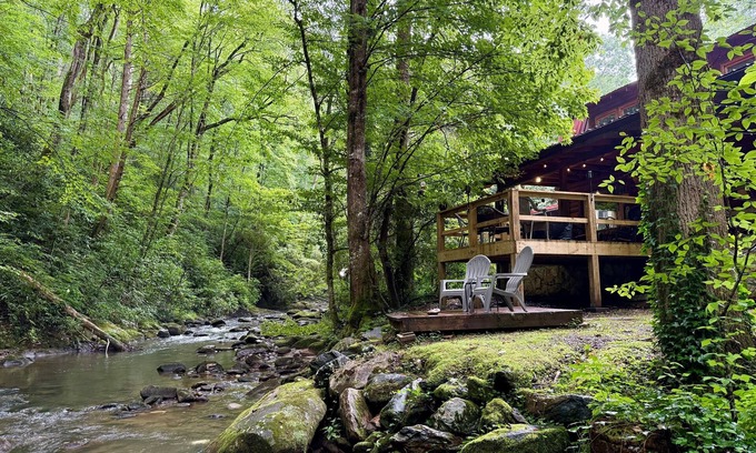 Robbinsville Cabin | Buffalo Creek Cabin | Hot Tub & Creekfront Escape
