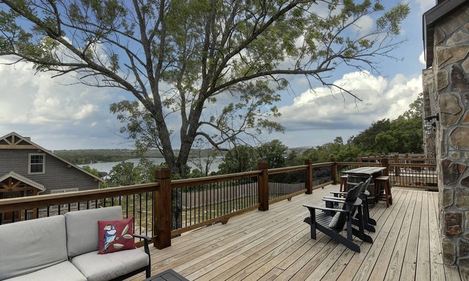 Lampe Cabin | Buffalo Lodge- Lake View w/Pickleball Court