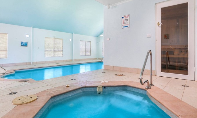 Merriang House | Buffalo River Retreat - 6 Bedroom