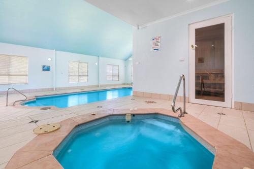 Merriang House | Buffalo River Retreat - 6 Bedroom