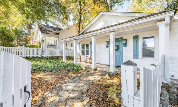 Buford Cottage | Buford Getaway Fall Stay Near Train & Downtown