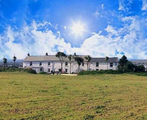 Redruth House | Bumblebee Cottage