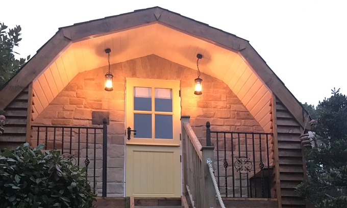 Plymstock Apartment | Bumblebee Cottage Lakeside Property