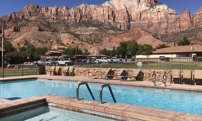 Zion National Park South Entrance Hotel | Bumbleberry Inn