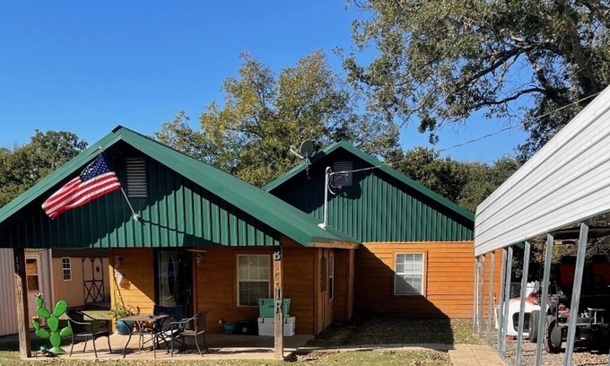 Kingston Cabin | Buncombe Creek Lakehouse Cabin at Lake Texoma