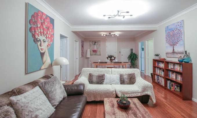 Bundeena House | Bundeena Base Art House