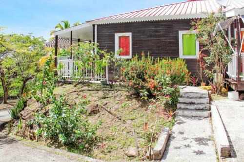 Bouillante House | Bungalow accueillant à Bouillante avec climatisation et terrasse