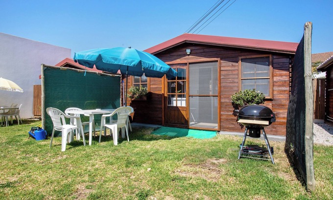 Lourinha House | Bungalow 'Aquário' with Shared Garden, Wi-Fi and Air Conditioning