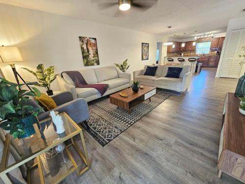 Lawsona - Fern Creek House | Bungalow DT by Lake Eola KIA center Sleeps 12